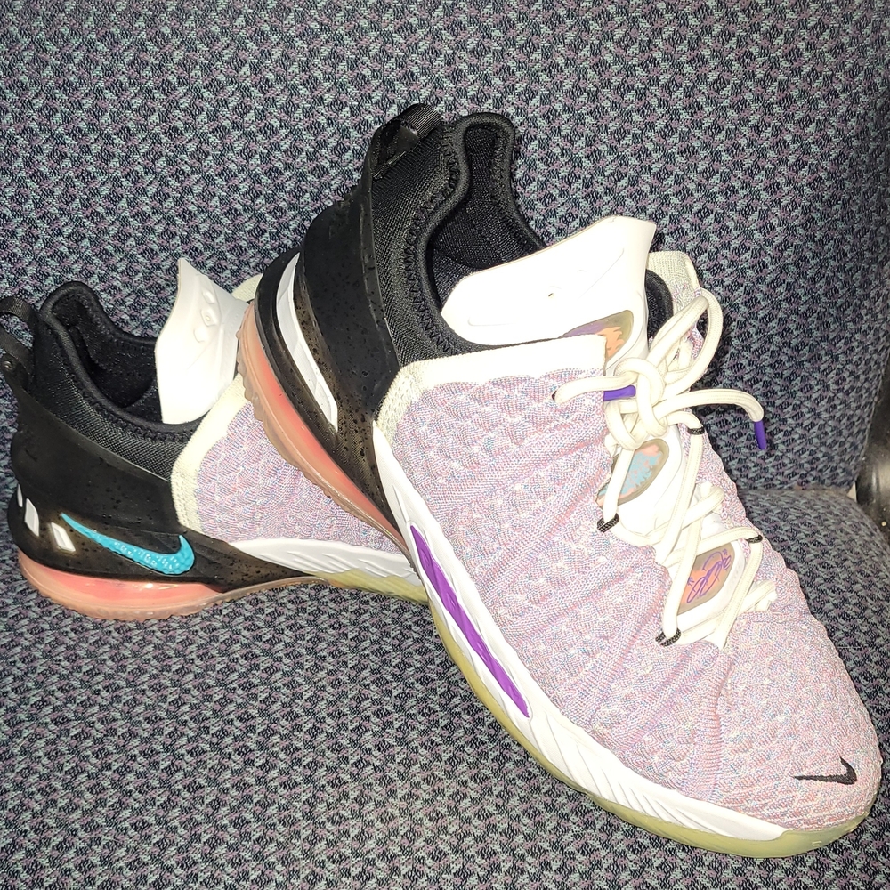 Nike Women's Multicolor Athletic Shoes